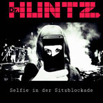 DR. HUNTZ -  Selfie in der Sitzblockade