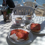 Pan con tomate in der Bar Flotante in Talamanca