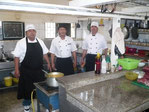 Parte del equipo de chefs. Cabaña Restaurante LA CORVINA del Parque del Marisco de Tarqui - Manta. Ecuador.