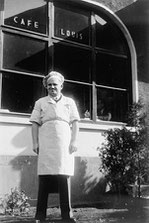 German Jewish refugee Erwin Eisfelder outside Cafe Louis