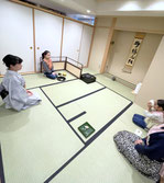 風炉(ふろ)の薄茶運び点前のお稽古中♪