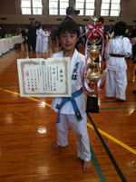 小学3年生　優勝　高田龍聖 /Champion - Ryusei Takada (Categoria 8 anos)
