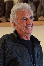 Billedet viser et portræt af Robert Peroni, fondens grundlægger.