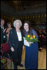 2. Preis, Hilde Zadek Gesangswettbewerb 2015: RUTH JENKINS-RÓBERTSSON, SOPRAN mit Hilde Zadek (Foto: Fayer)