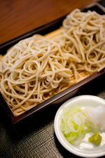日本　ざる蕎麦と薬味