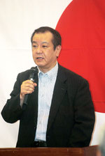 講演でオスプレイ配備に反対を訴える一水会の木村代表(6月30日午後)