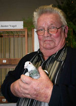 Schnellster und schönster Vogel der Schau: Robert Höne ist stolz auf sein Schimmelvogel, der alle dreizehn möglichen Preise erhielt.