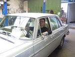 Mercedes 280SE 3,5 mit stolzen Besitzer
