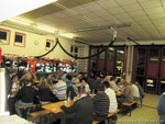 Die Halle war voll.