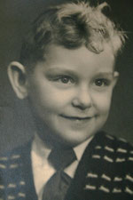 Photo de l'auteur du site vers huit ans