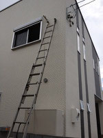 ２階１階はしごの高所作業