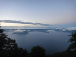 午前5時、ひっそりと静まる十和田湖
