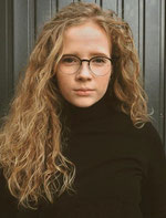 Frau mit Brille aus Stadt-Kollektion