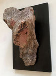 Indifferenz, 2023, Wandobjekt, Brasilianischer Steatit, ca. 26 x 13 x 16 cm
