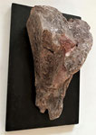 Indifferenz, 2023, Wandobjekt, Brasilianischer Steatit, ca. 26 x 13 x 16 cm