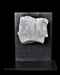 Gespaltene Persönlichkeit (Frontansicht), 2016, Alabaster, Höhe 40 cm
