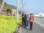 コースの横には菜の花が咲いていた。1月は観測史上はじめて降水量が0。菜の花が成長しないため、今日のウォークまでに何とか菜の花を咲かそうと、消防車で2度ほど散水したということであった。ご苦労様です。