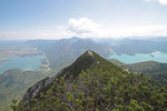 auf dem Gipfel des Herzogstand, Blick auf den Kochelsee, links, und Walchensee, rechts