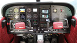 Cockpit Deiner Cessna 172 D-EELV (Diesel)