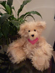 Klassischer Teddy aus extra langem, vanille-farbenem Mohair, 35 cm hoch