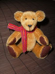Mini Teddy in braunem Stoppelmohair, 14cm hoch, € 89,-