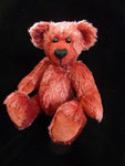 "Raspbeary" aus rotem Mohair-Seide-Gemisch, 18 cm hoch, € 89,-