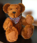Klassischer Teddy in braun-meliertem synthetischem Plüsch, 25 cm hoch