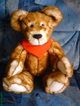 Klassischer Teddy in braun-weißem synthetischem Plüsch, 24 cm hoch