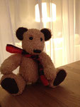 Soft-Teddy aus Baumwolle, 25 cm hoch, € 89,-