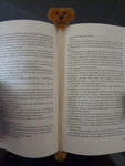 Lesezeichen aus braunem Stoppelmohair, 25 cm lang, € 9,90