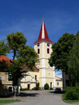 Die Kirche mit gotischem Kern (1433), ...