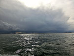 Dit is de donkere lucht boven het meer op de terugweg