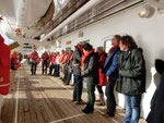 Op het dek met de club bij onze boot