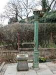 Een oude waterpomp