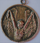 Médaille en laiton argenté repoussé de Lalique pour les Prisonniers de guerre, attribuée à Rouen. Très rare, surtout argenté. R4