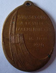 médaille au style très avant gardiste pour 1919. Strasbourg à la ville d'Armentières. Il s'agit bien d'une journée locale datée du 15 juin 1919