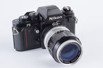 Nikon F3, legendäre Kleinbild-Spiegelreflexkamera, Baujahr 1983.