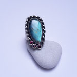 Silberring mit Labradorith und Saphiren 