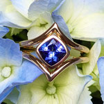 750er Gelbgoldring mit Tanzanit, 2160 Eur