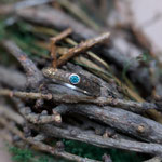 585er Weißgoldring mit blauem Brillant, 1280 Eur
