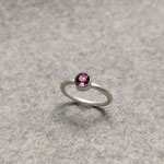 Silberring mit Granat, 180 Euro