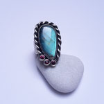Silberring mit Labradorith und Saphiren 