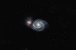 >> 27 Mio Lichtjahre - M51 Strudelgalaxie mit "Laterne" Galaxie M51b - ein Paar im Tanz der Schwerkraft.