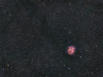 >> 3'000 Lichtjahre - IC 5146 "Kokon-Nebel", das glimmende Ende der Lunte (dunkles Wolkenband Barnard 168)