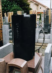 Ａ家墓地　　2003／斑れい岩・花崗岩／墓石 H110 W60 D60  ㎝／  東京