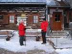 Margit und ich nach der wohlverdienten Rastpause in der Schobersteinhütte.