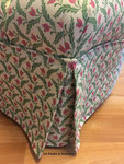 Fauteuils Crapaud, jupe et plis Dior