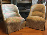 Fauteuils Crapaud, jupe et plis Dior