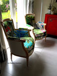 Fauteuils Bergère : couverture avec le tissu Exochic de Christian Lacroix 