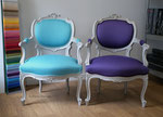 Ensemble de chaises et fauteuils, aérogommage, peinture, tissu Lelièvre Vizir, passepoil double corde.